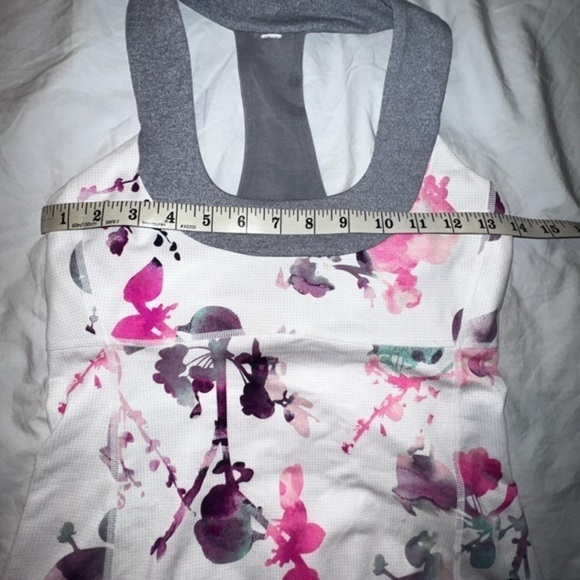 Lululemon Floral Scoop Neck Halter Back Rare Activewear Top Sz 6 - Picture 9 of 9